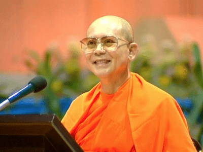 Young Luang Por Dhammajayo smiling warmly